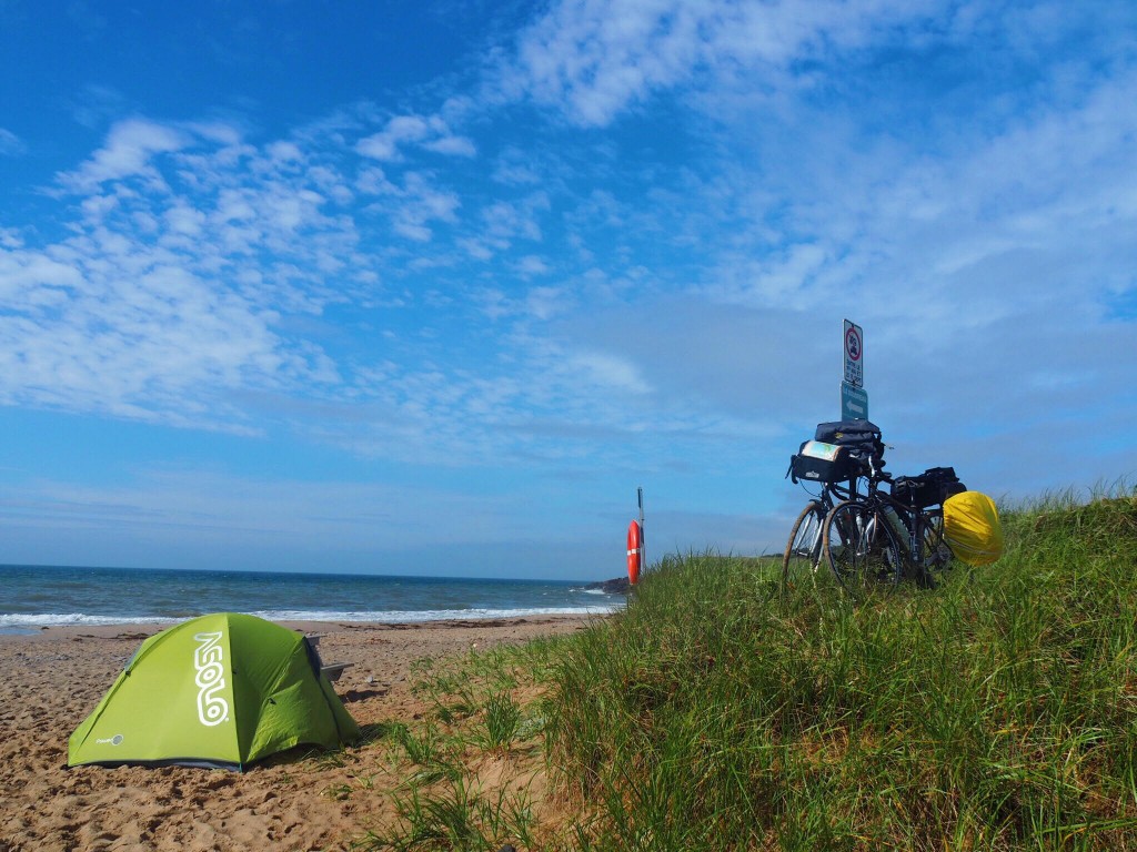 Plusieurs aiment découvrir les îles à vélo!